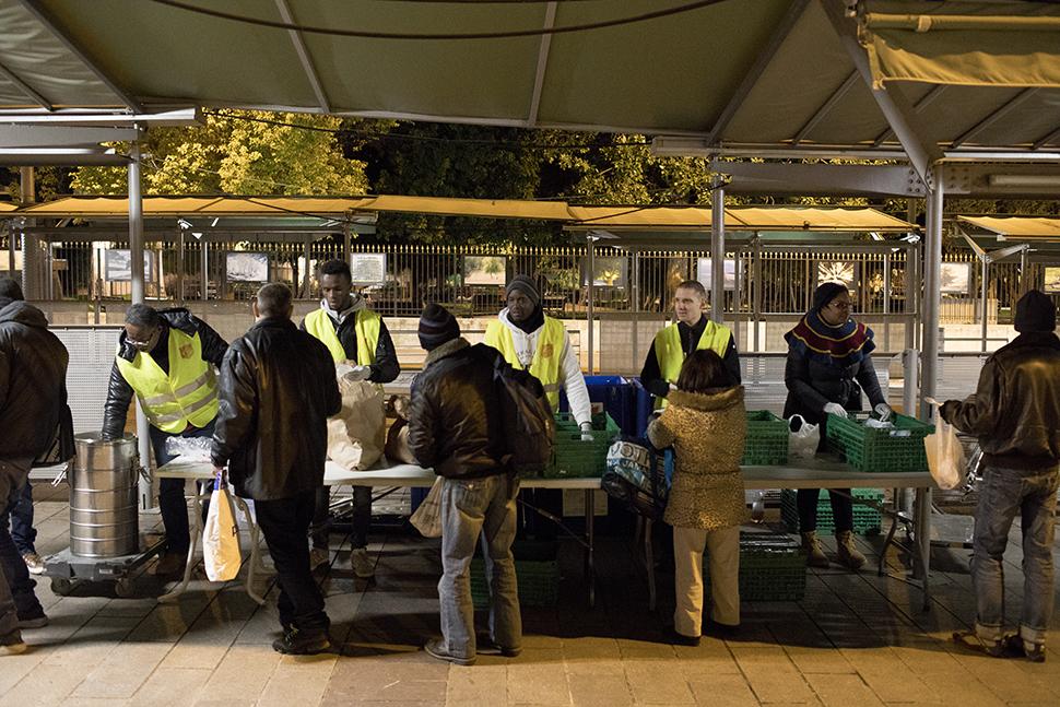 Aide alimentaire Armée du Salut Poste de Nice Aide alimentaire benevole urgence sans abri pauvrete