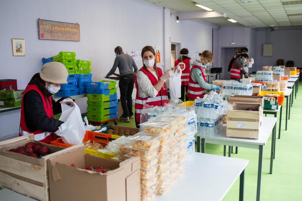 Distribution alimentaire lors de la pandemie de COVID19.Paris