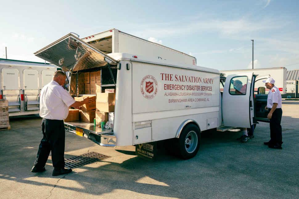 Ouragan Ida : l'Armée du Salut transporte des provisions