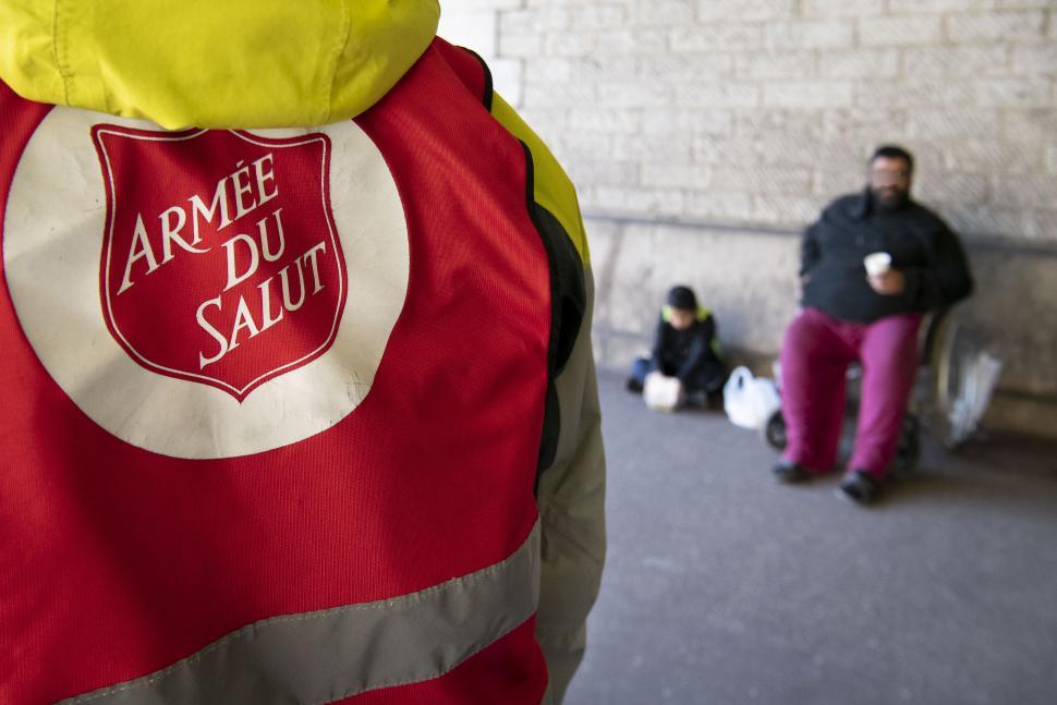 Contraindre les personnes sans-abri, victimes d’un accident de la vie ou précarisées par la crise du logement à choisir entre la rue et la prison