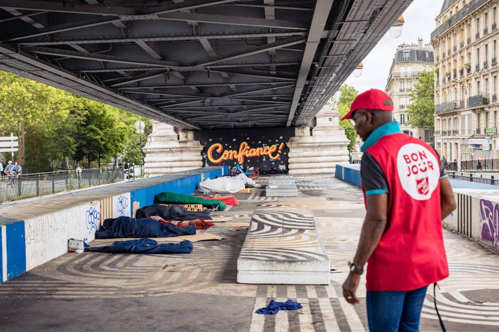 Des associations comme l'Armée du Salut viennent en aide aux personnes sans domicile