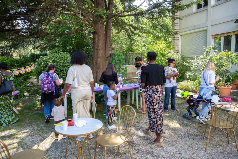 Laisser grandir l'enfant avec sa mère