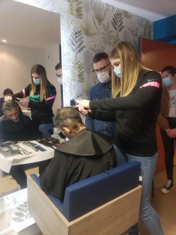 Coiffeur Solidaire Personnes Précaires CHRS 