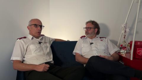 Le colonel Donzé et le lt-colonel Echeverry présente le message de Noël 2024 de l'Armée du Salut en France