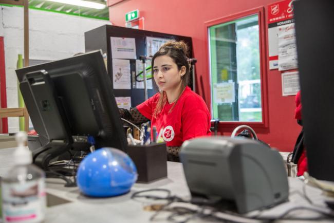  À Vaulx-en-Velin, les femmes reprennent progressivement un rythme, des horaires, apprennent à maîtriser les codes professionnels et se créent un cercle social