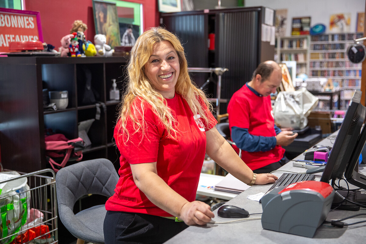 Ermelinda Vomfi - travail insertion magasin et boutique, caisse