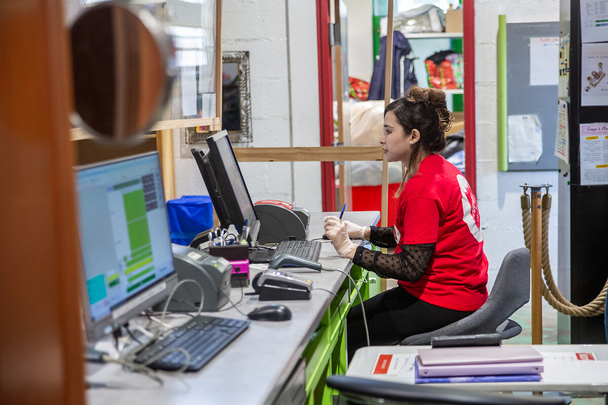 Yohgaoui Dhekna- travail insertion magasin - vente,