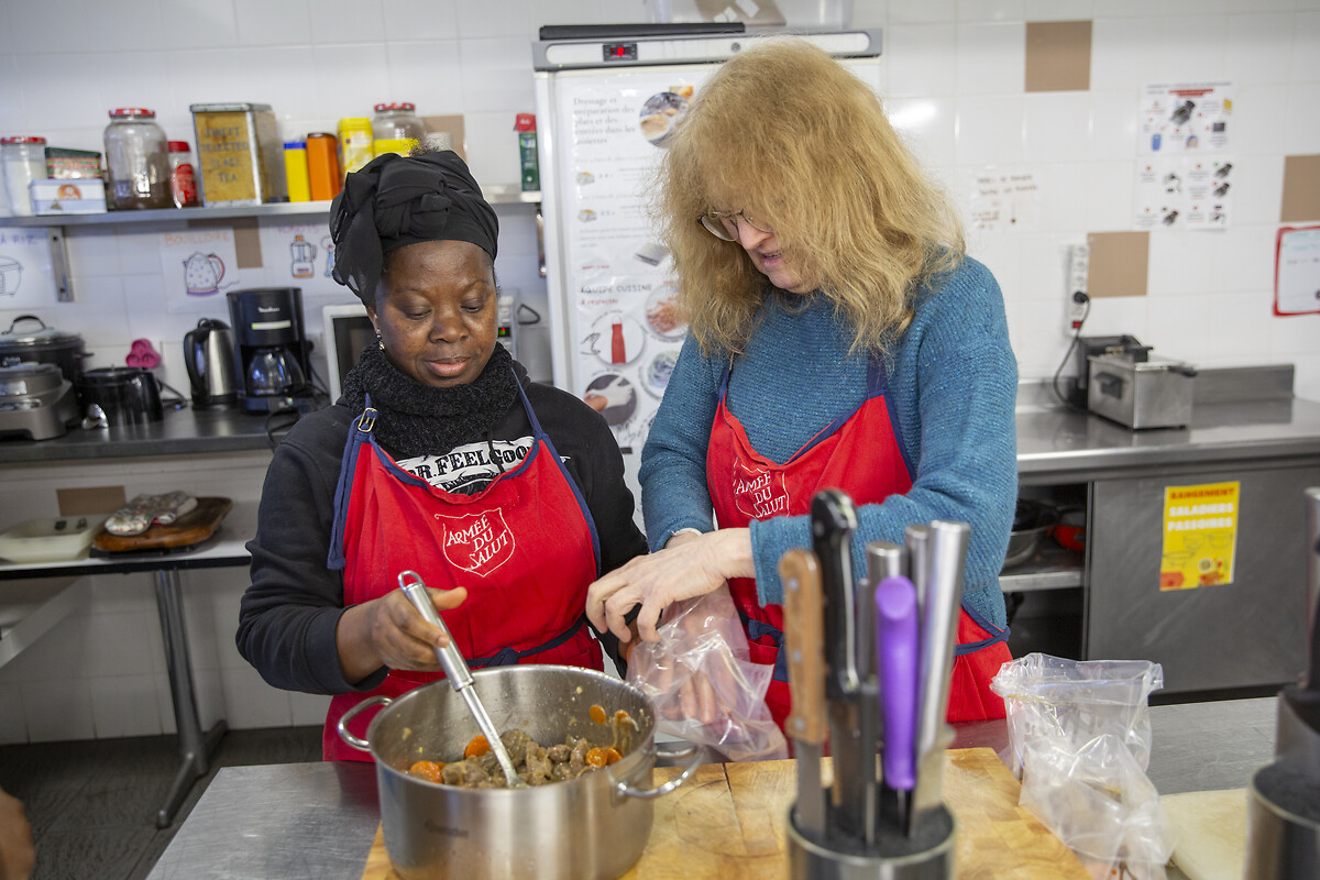 La Cocotte, 18 ème arrondissement de Paris. Tonga Philomène - Benenvole, Viullerment Annie - Benevole.